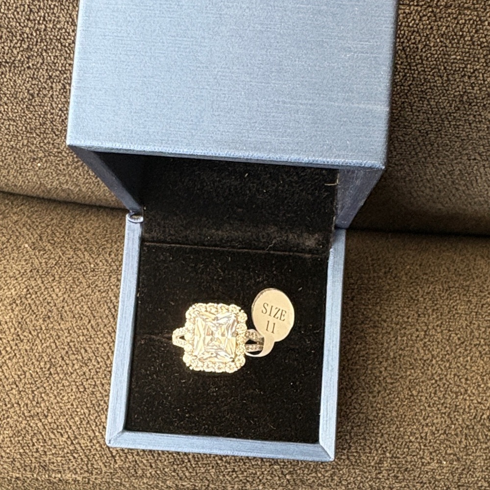 Stunning Silver Women's Ring